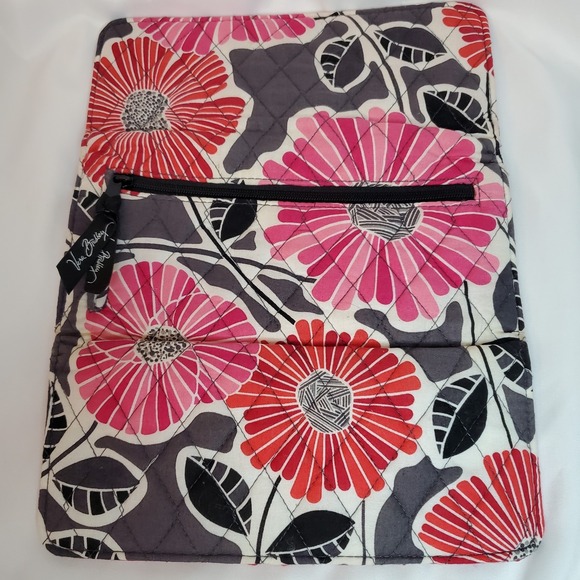 Vera Bradley Magnetic Closure‎ Quilted Cheery Blossoms Trifold Wallet - Picture 3 of 3